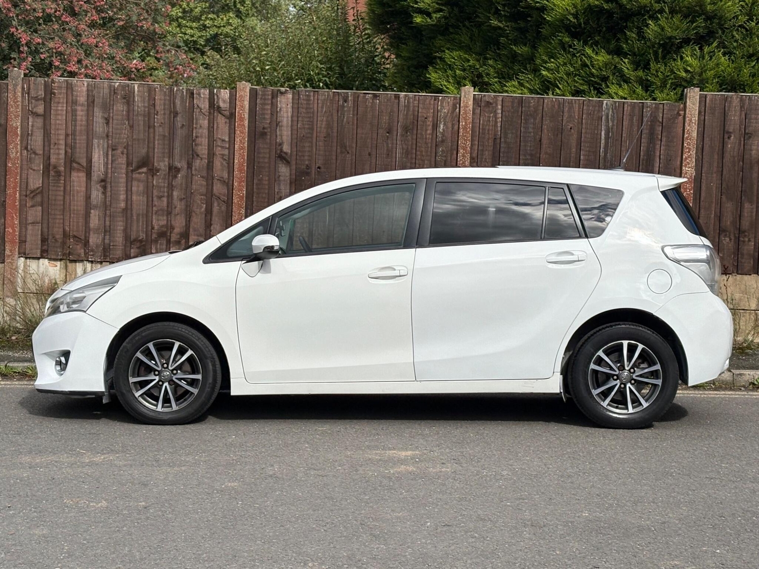 Toyota Verso 2013 - Cars