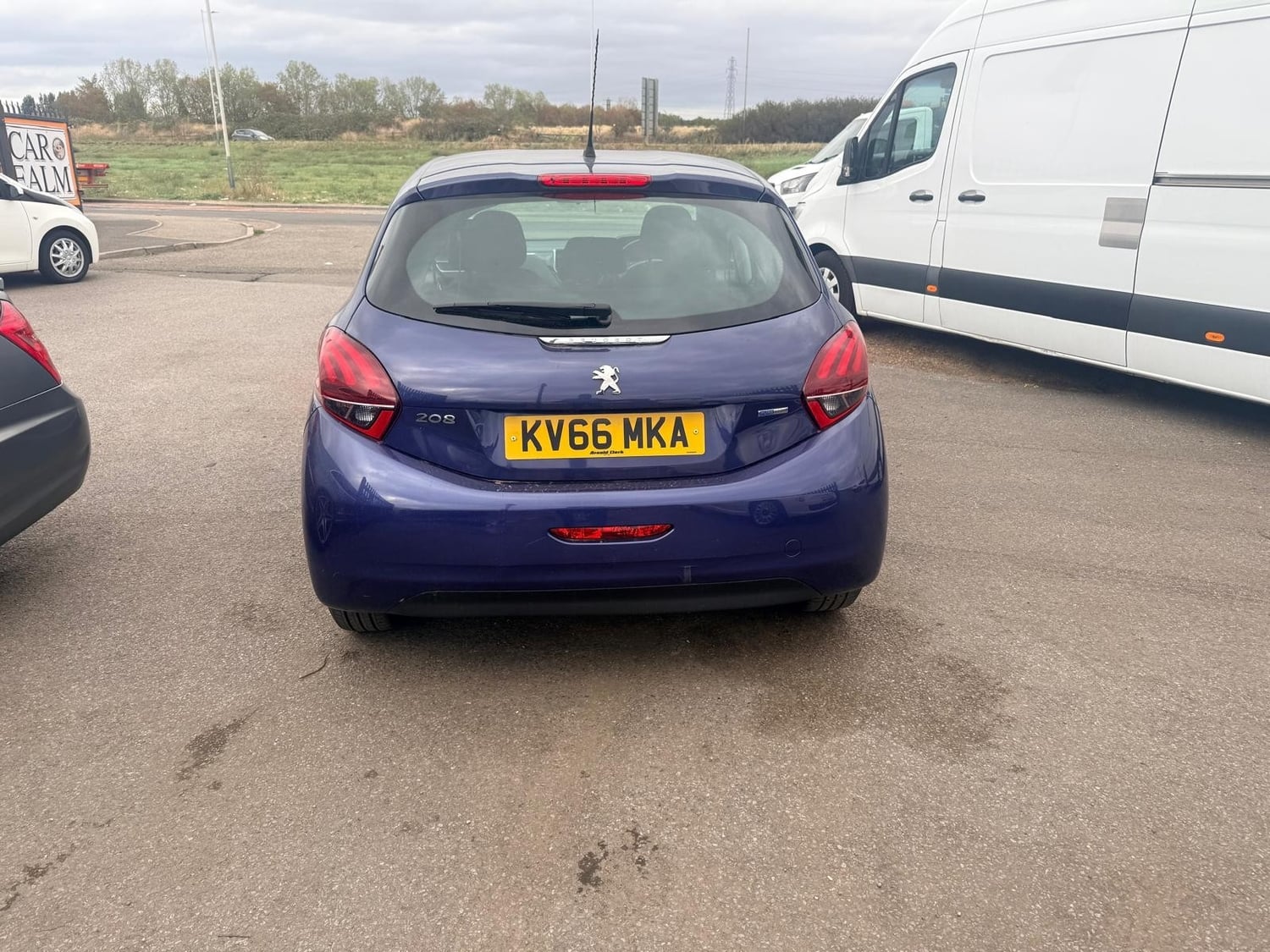 Peugeot 208 2016 - Cars in Havering