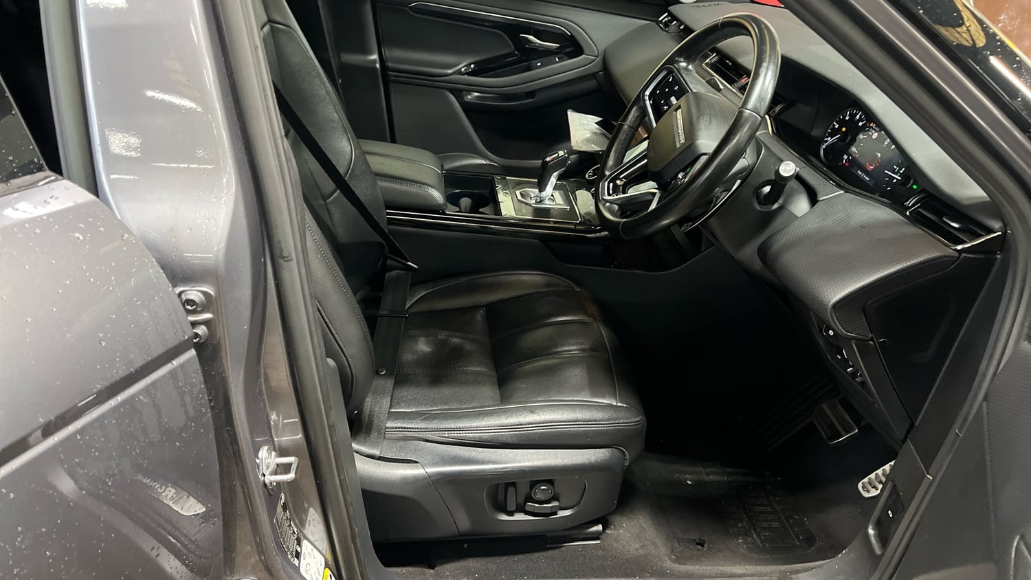 [ berth ]Land Rover Range Rover Evoque