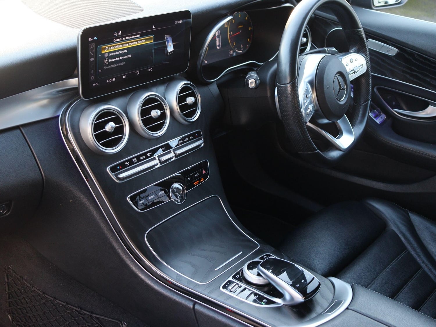 [ berth ]Mercedes-Benz C Class