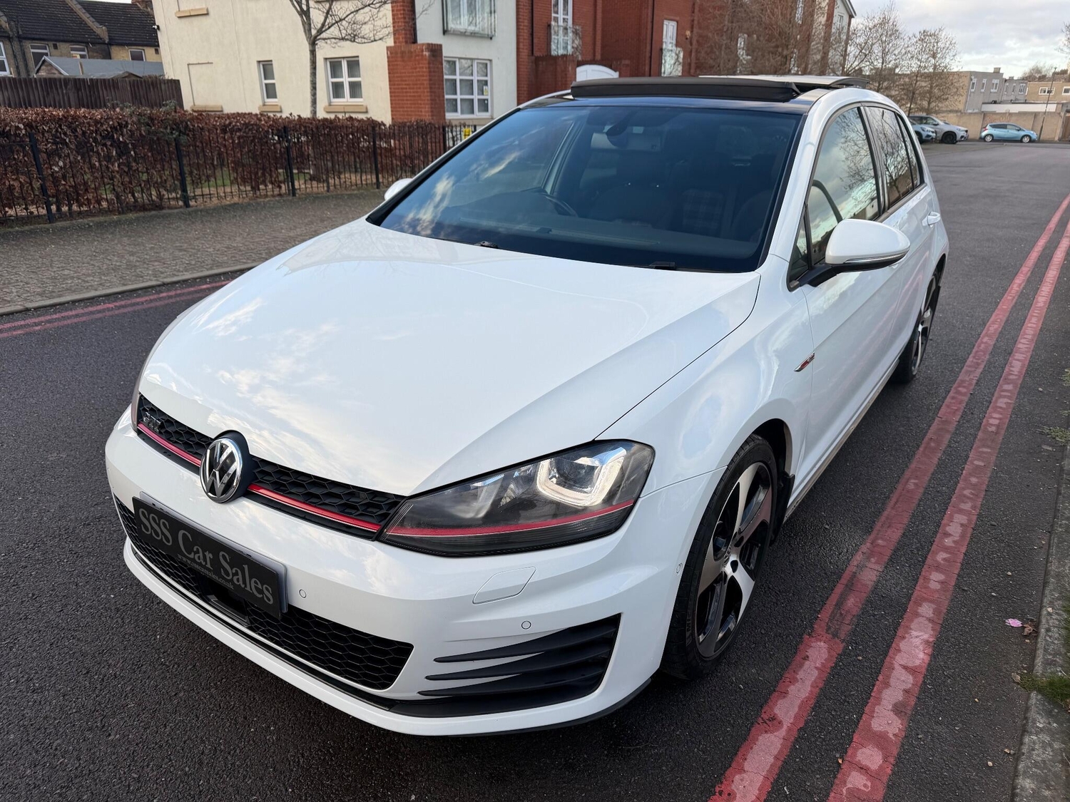 Volkswagen Golf 2016 - Cars in Wandsworth