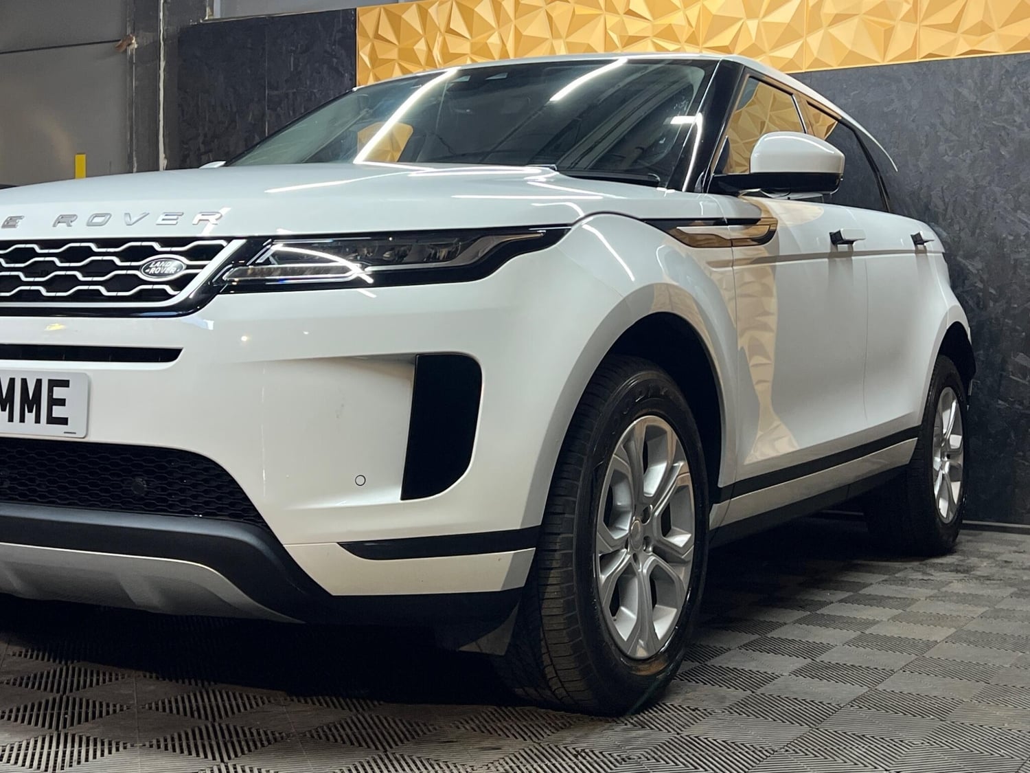 [ berth ]Land Rover Range Rover Evoque
