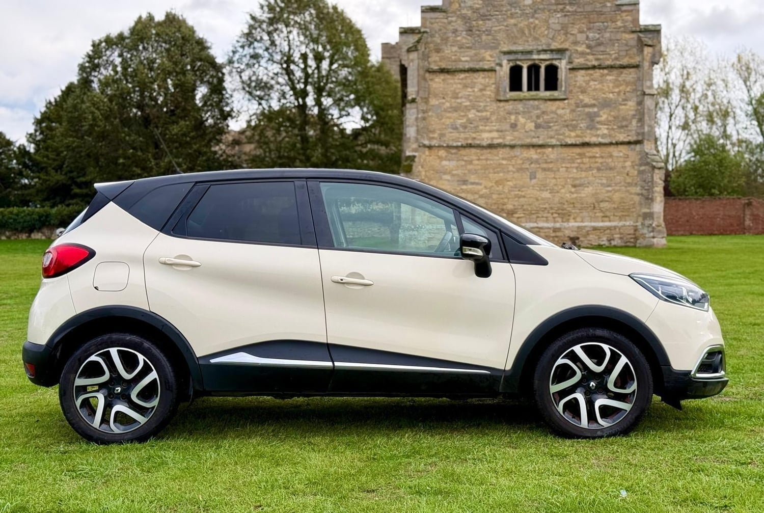 [ berth ]Renault Captur