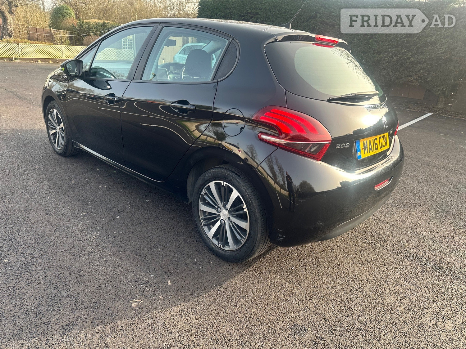 [ berth ]Peugeot 208