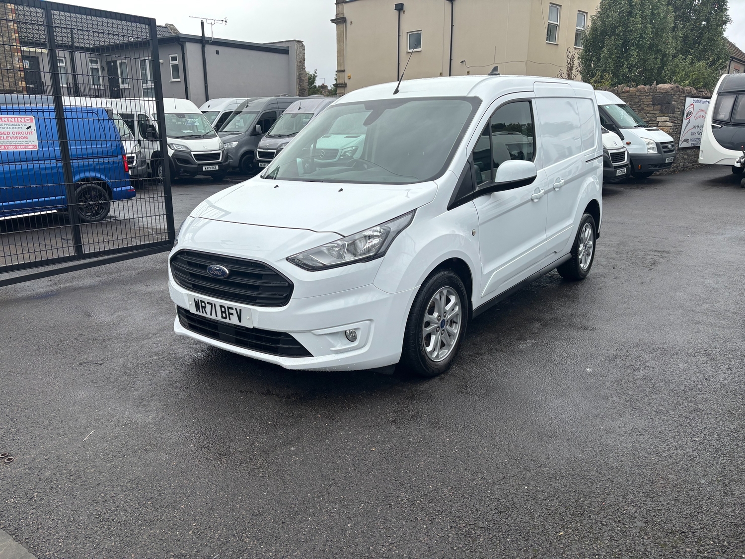 [ berth ]Ford Transit Connect