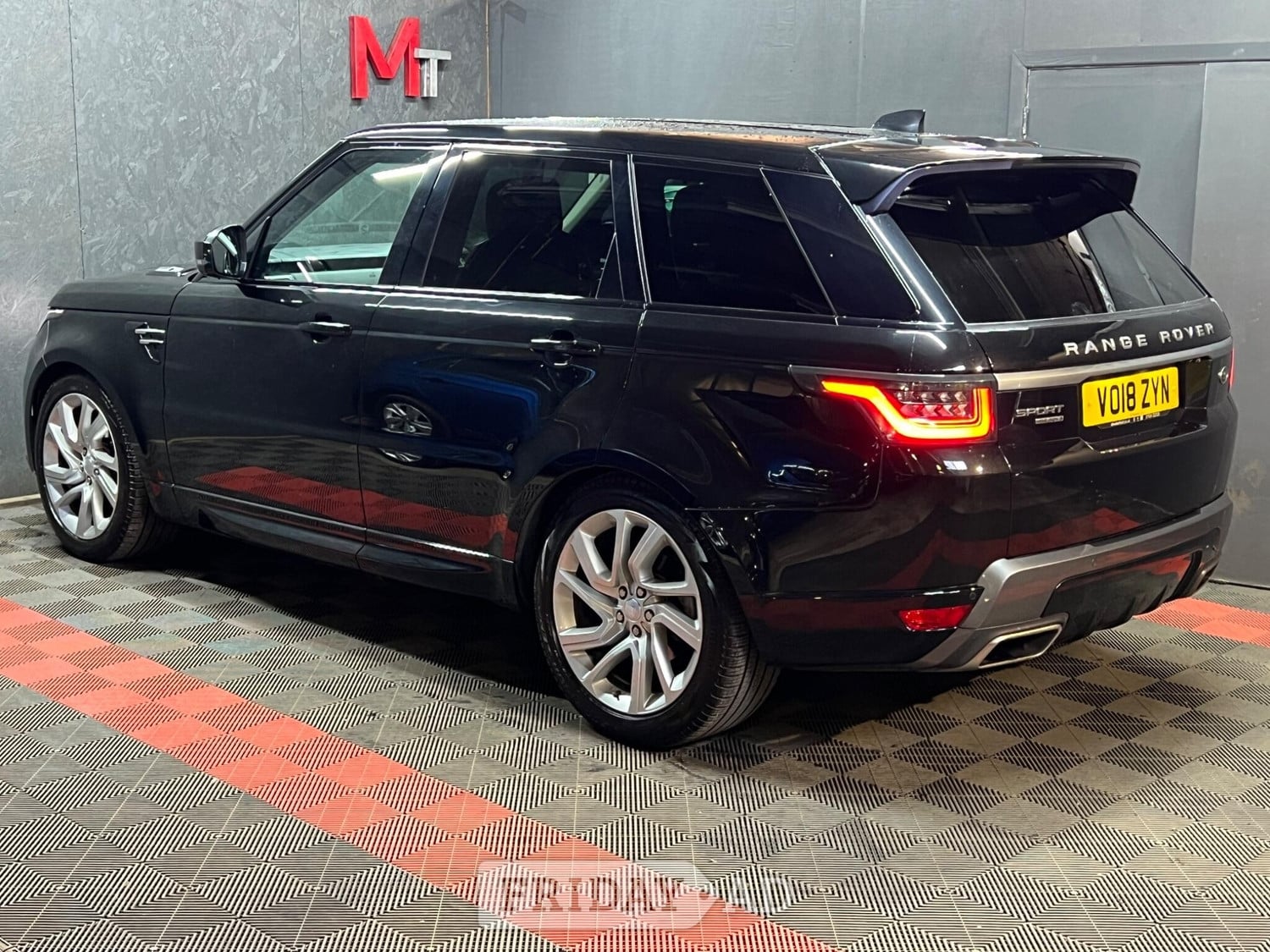 Land Rover Range Rover Sport 2018 - Cars in Halifax