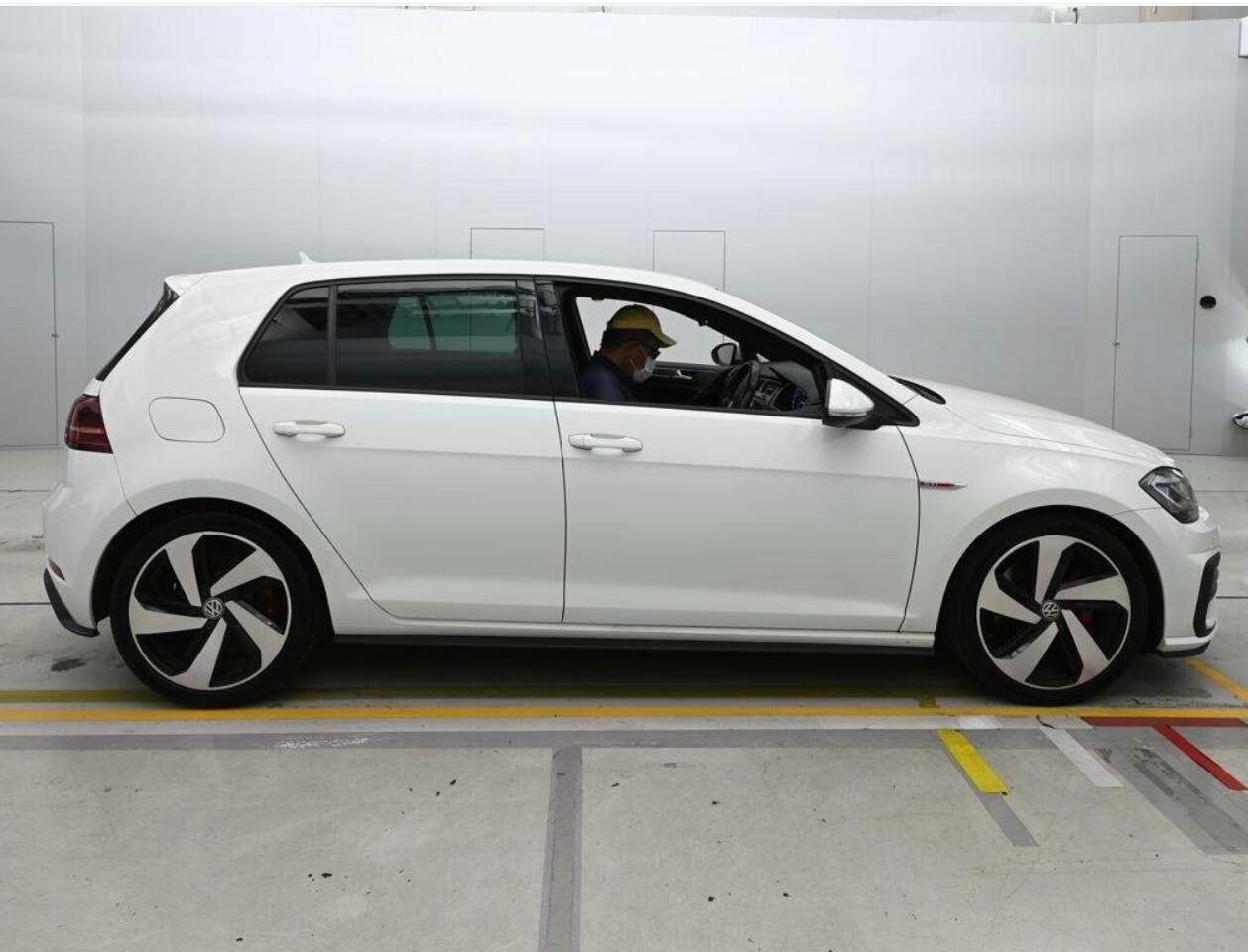 Volkswagen Golf 2018 - Cars
