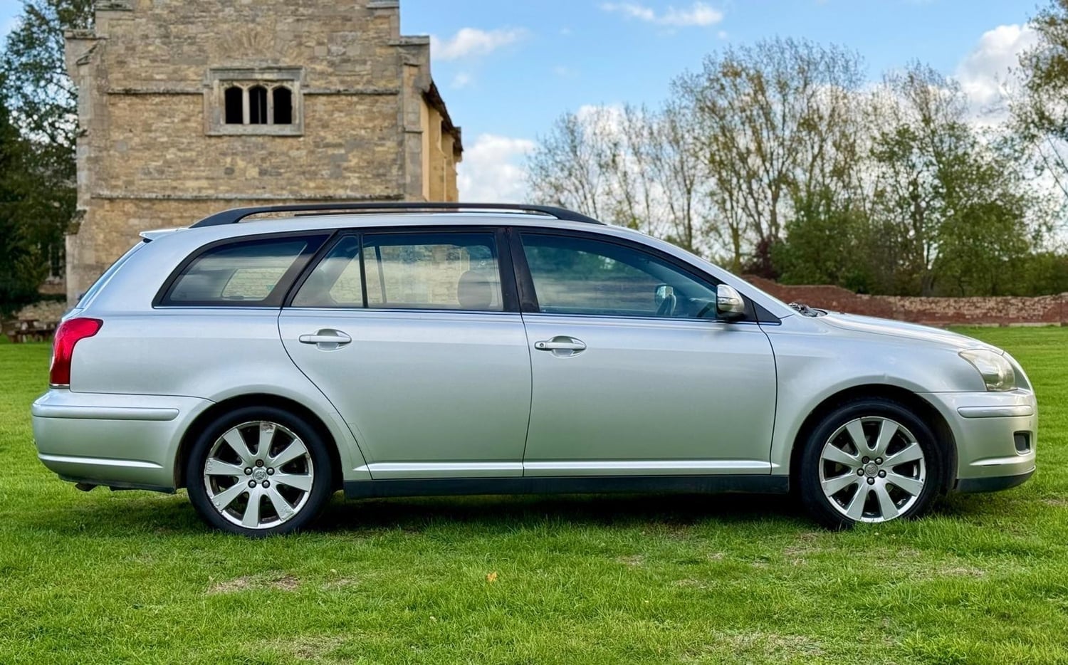 [ berth ]Toyota Avensis