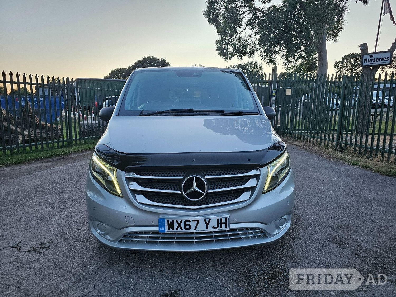 Mercedes-Benz Vito Reading