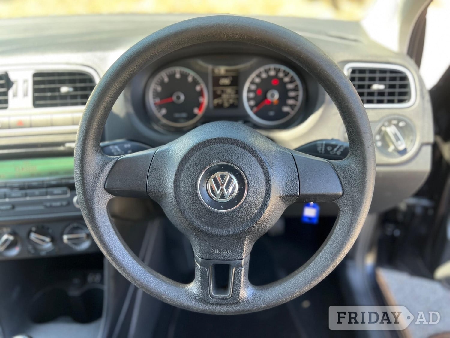 Volkswagen Polo 2011 - Cars