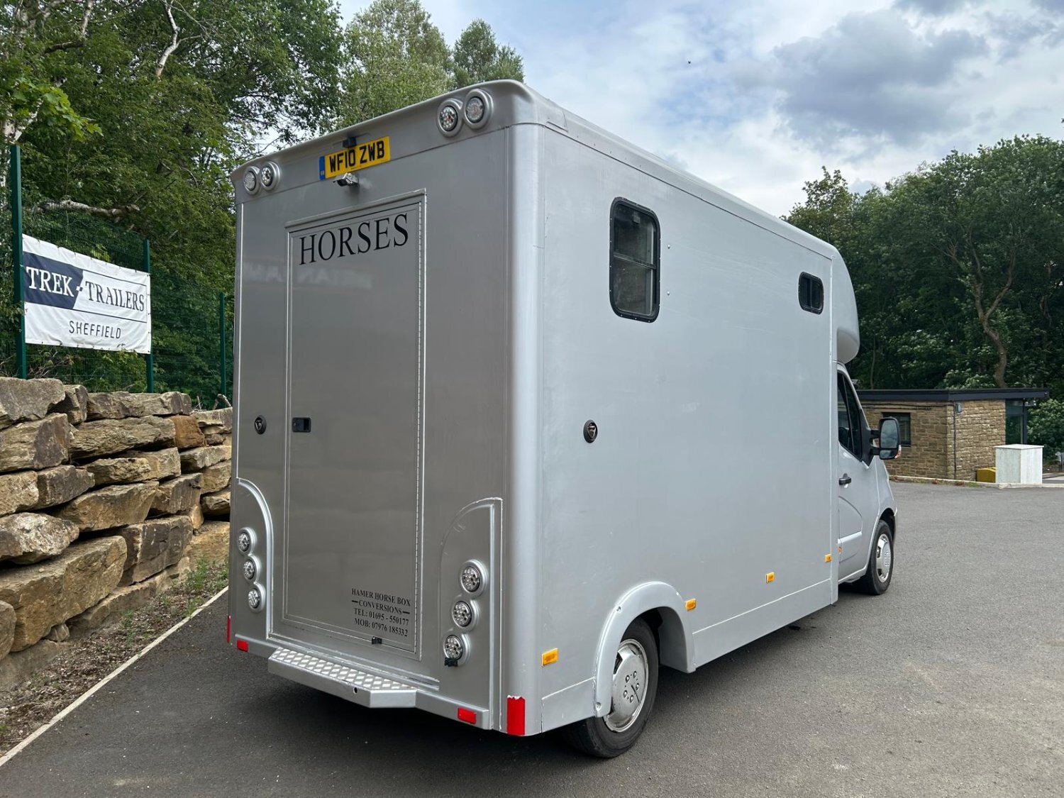 [ berth ]Hamer Horsebox Conversions 