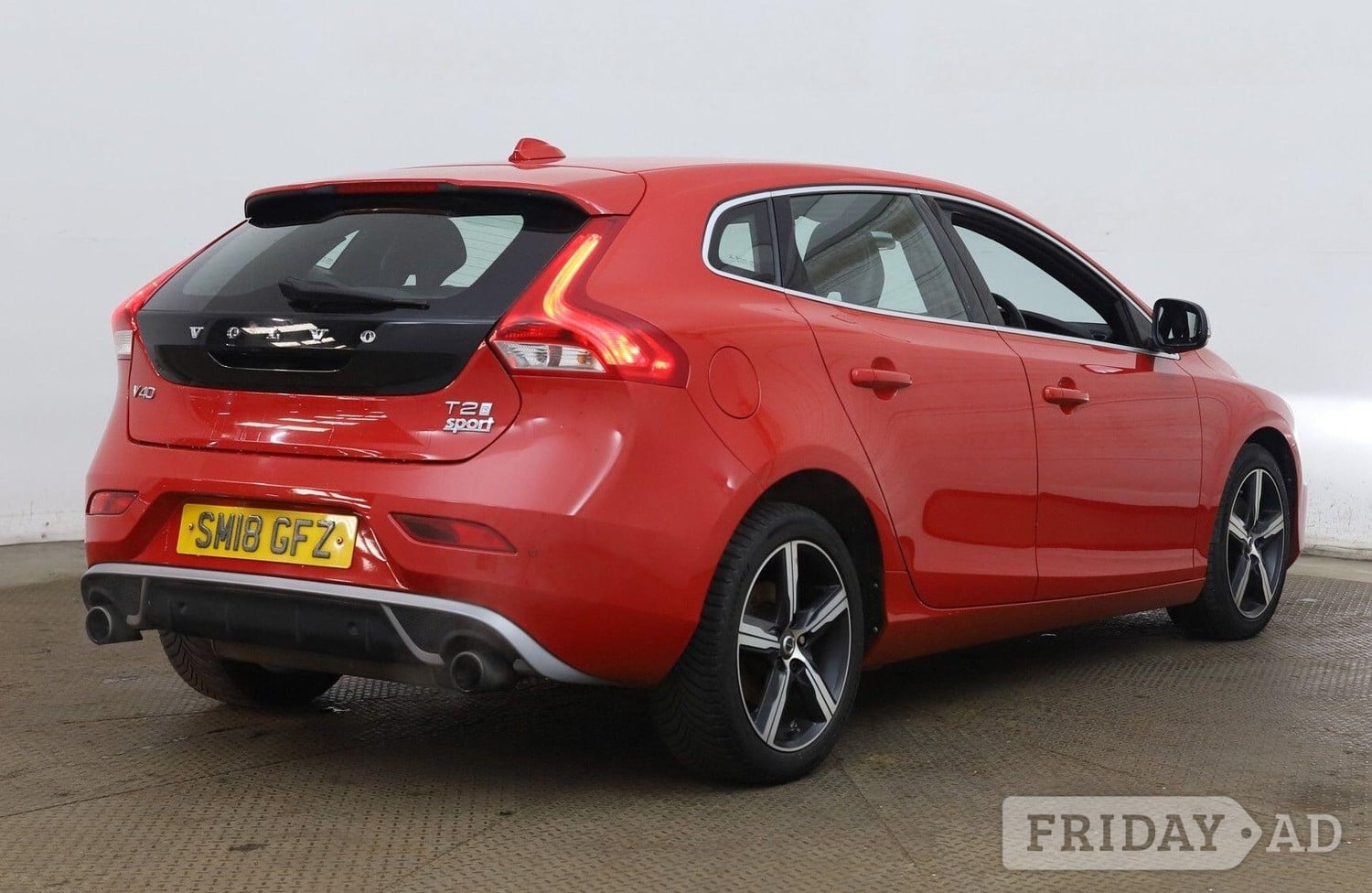 Volvo V40 2018 - Cars in Shotts