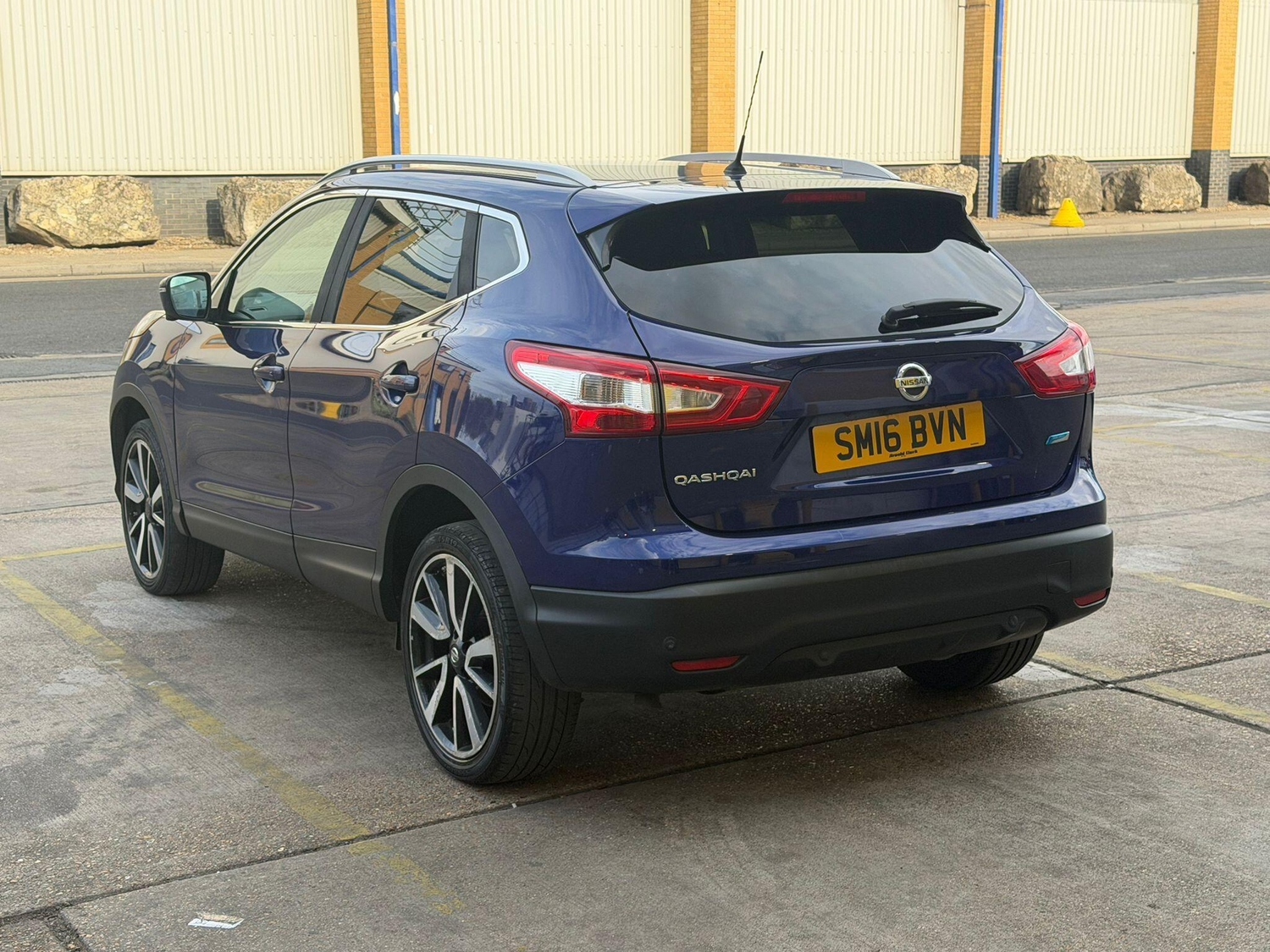 Nissan Qashqai 2016 - Cars in Wembley