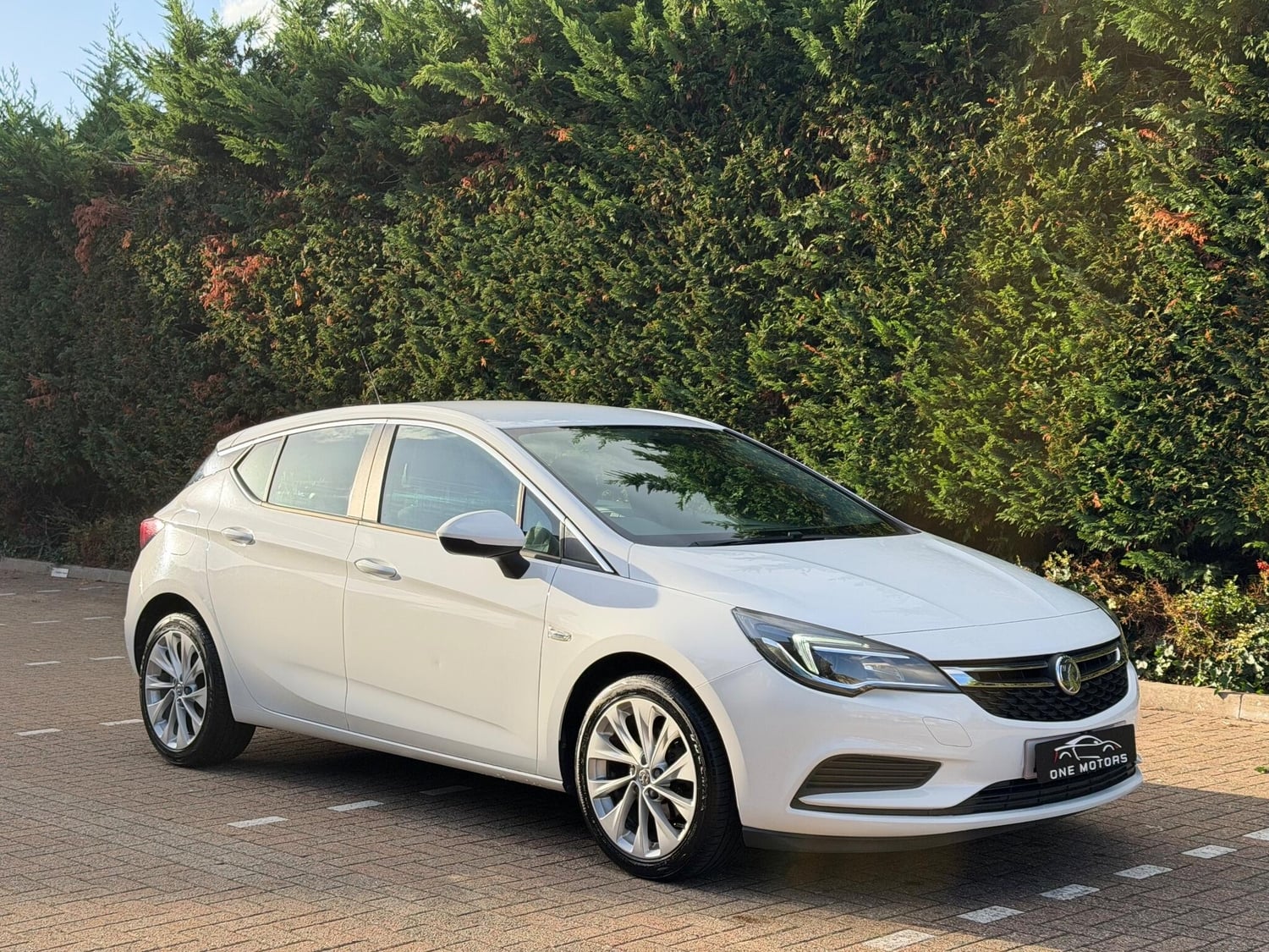 Vauxhall Astra 2016 - Cars in Leatherhead