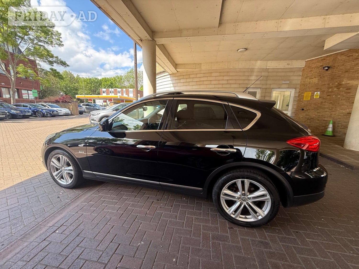 Infiniti QX50 2016 - Cars in Staines