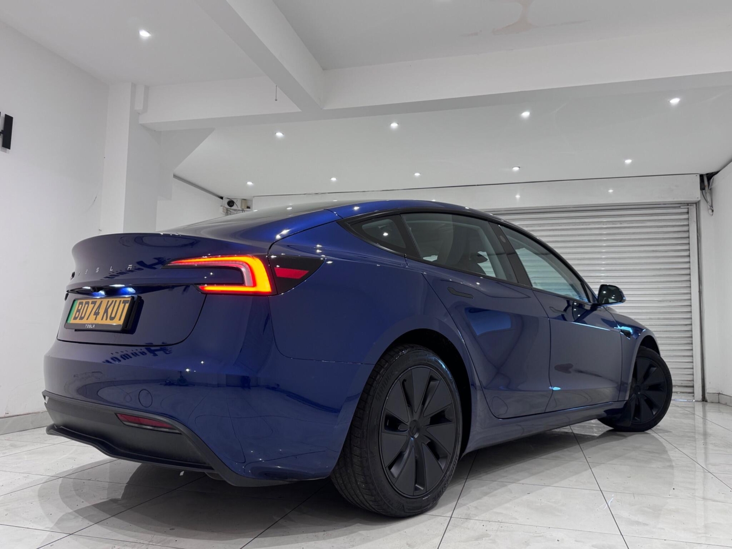 [ berth ]Tesla Model 3