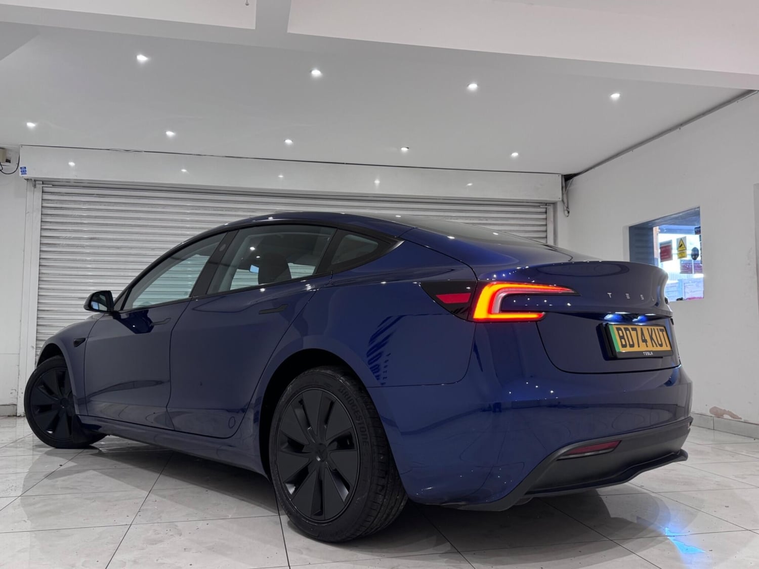 Tesla Model 3 2024 - Cars