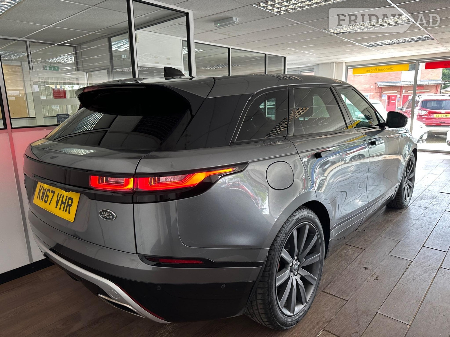 [ berth ]Land Rover Range Rover Velar