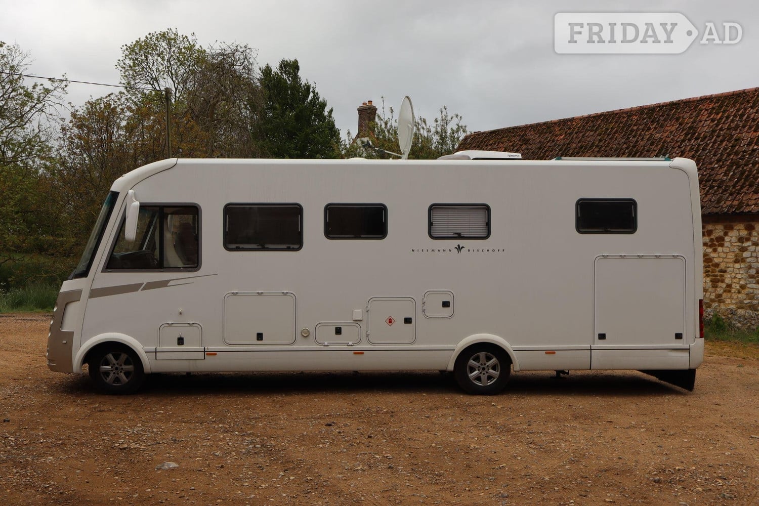 [4 berth ]Niesmann & Bischoff Flair 800i with Self Levelling & Air Suspension