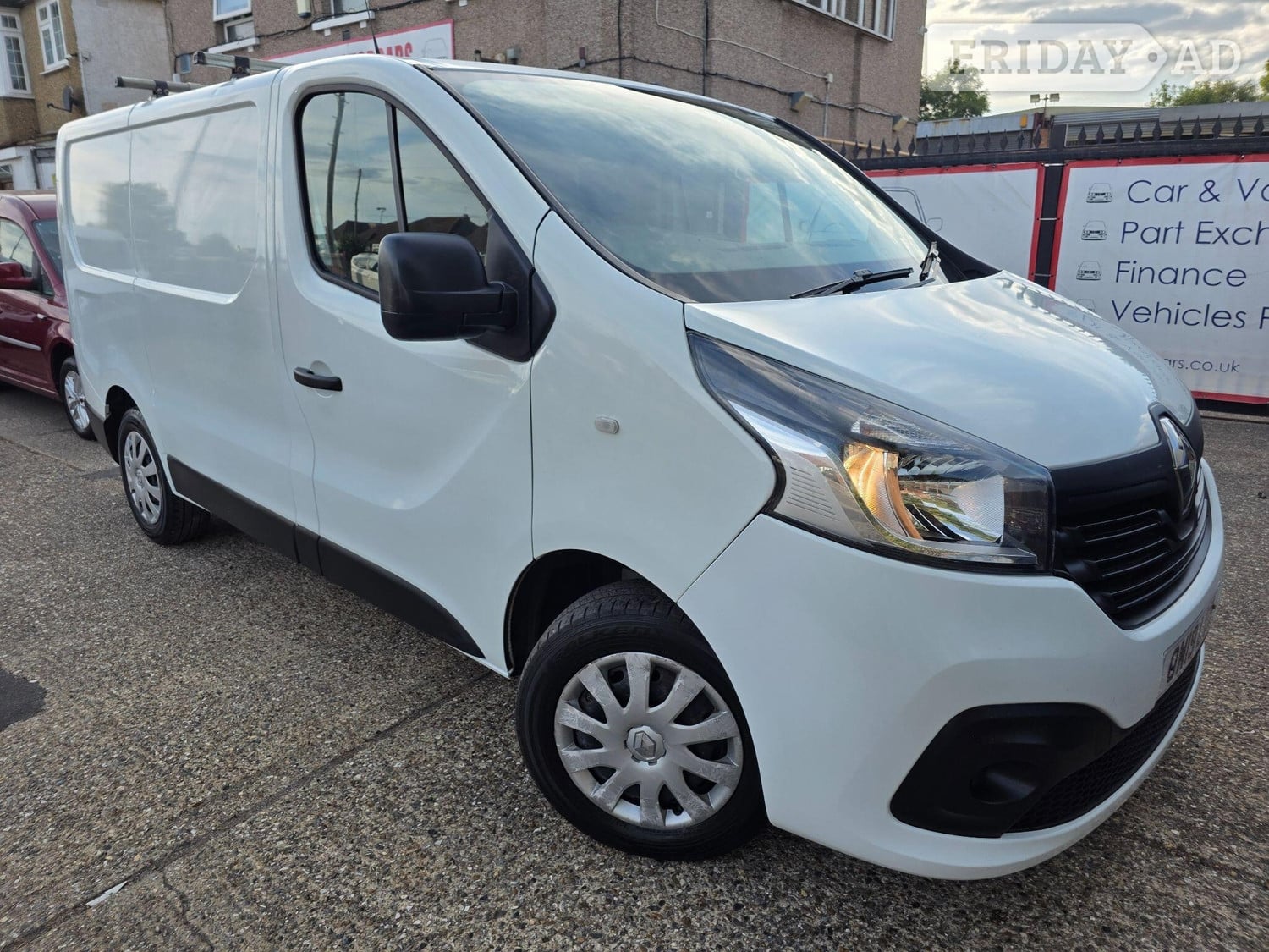 Renault Trafic 2018 in Hounslow
