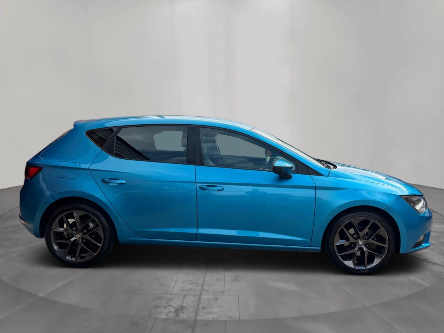 [ berth ]SEAT Leon