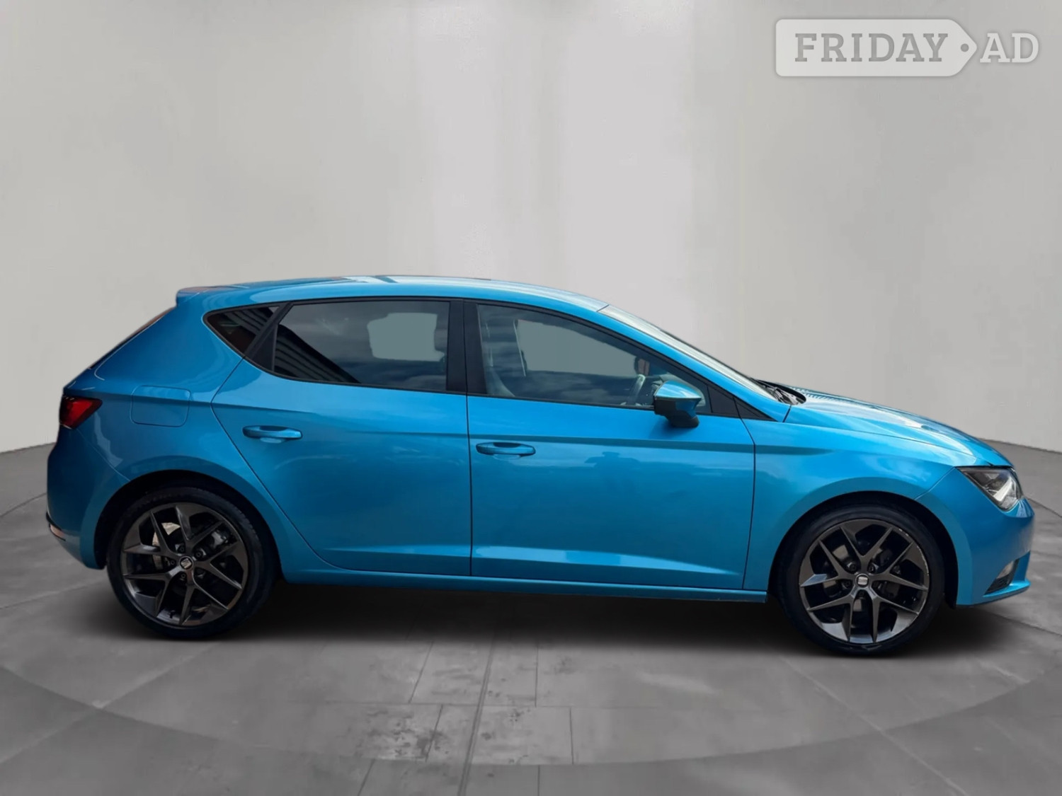 [ berth ]SEAT Leon