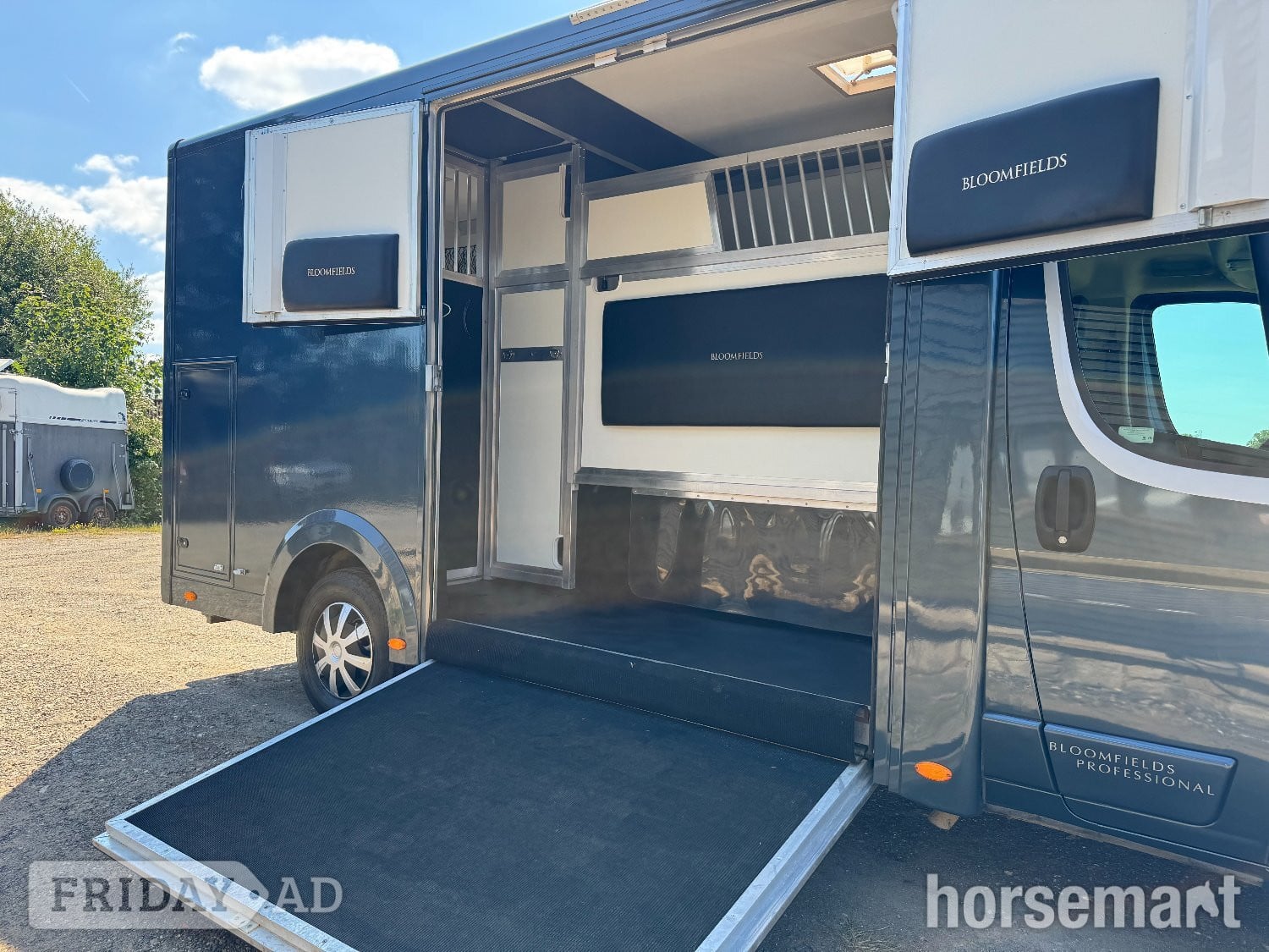 Bloomfields Professional Fiat Horsebox - Trailers & Horseboxes