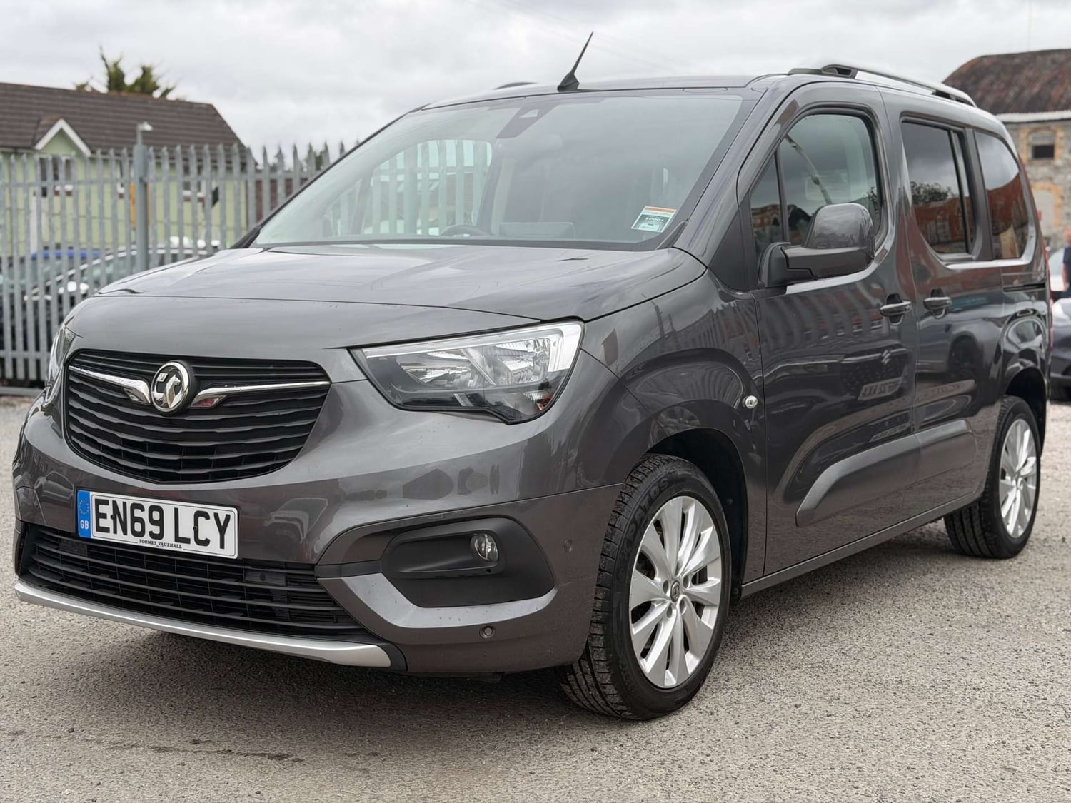 [ berth ]Vauxhall Combo Life