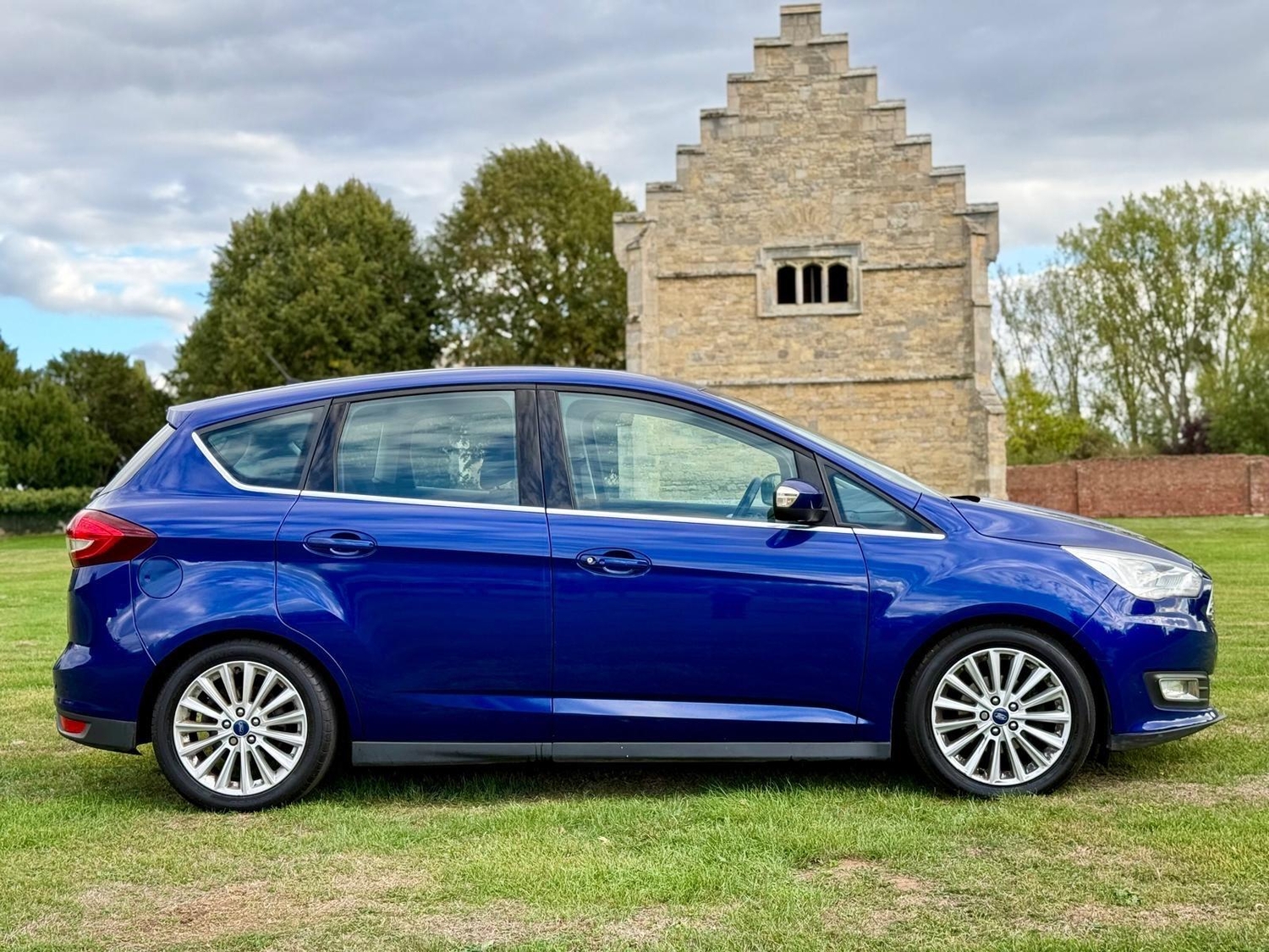 [ berth ]Ford C-MAX
