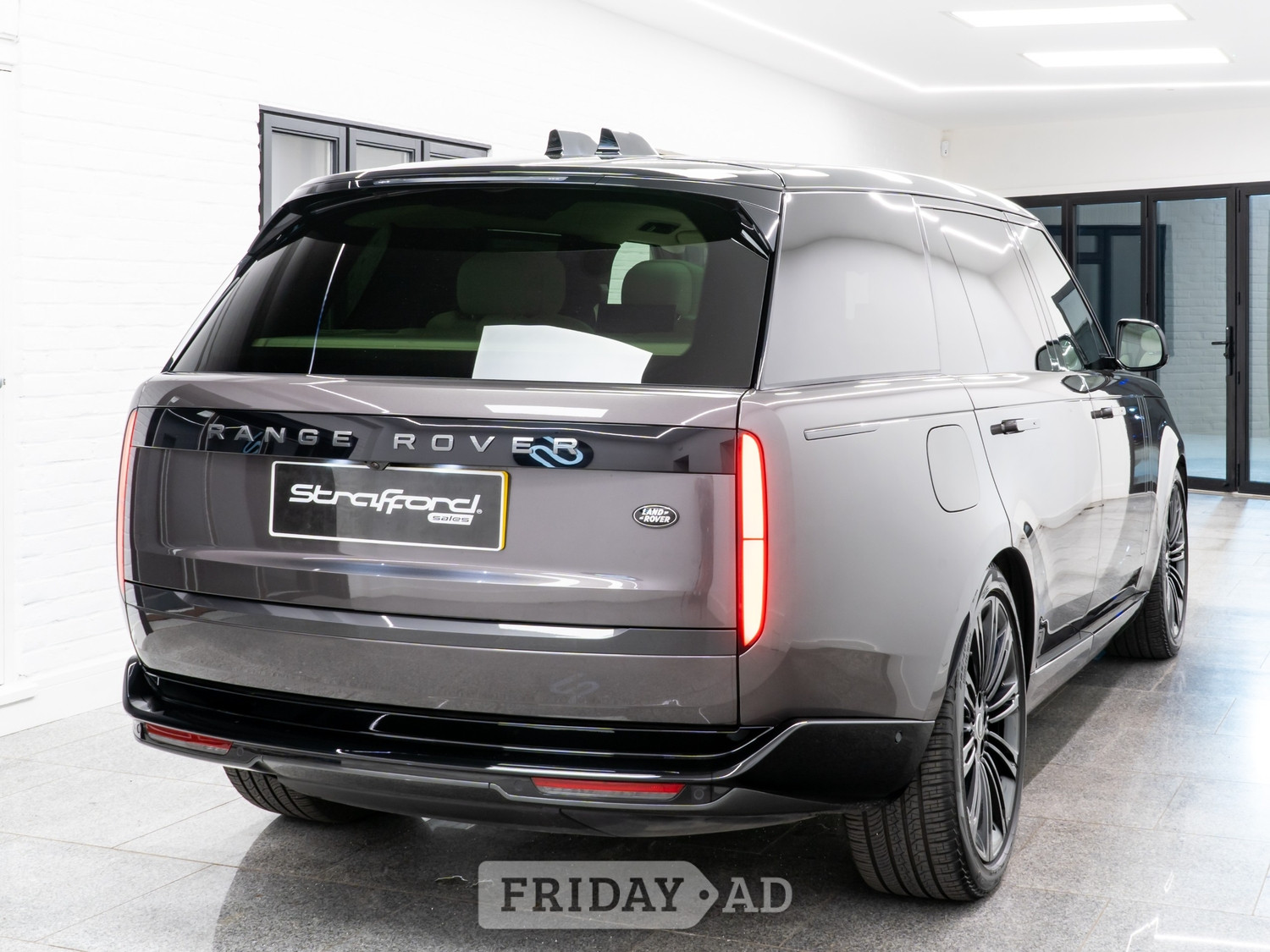 [ berth ]Land Rover Range Rover