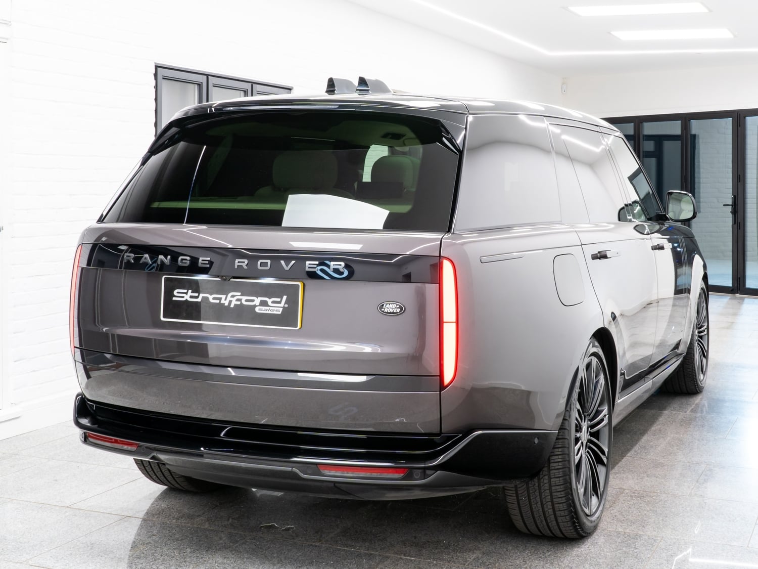 [ berth ]Land Rover Range Rover