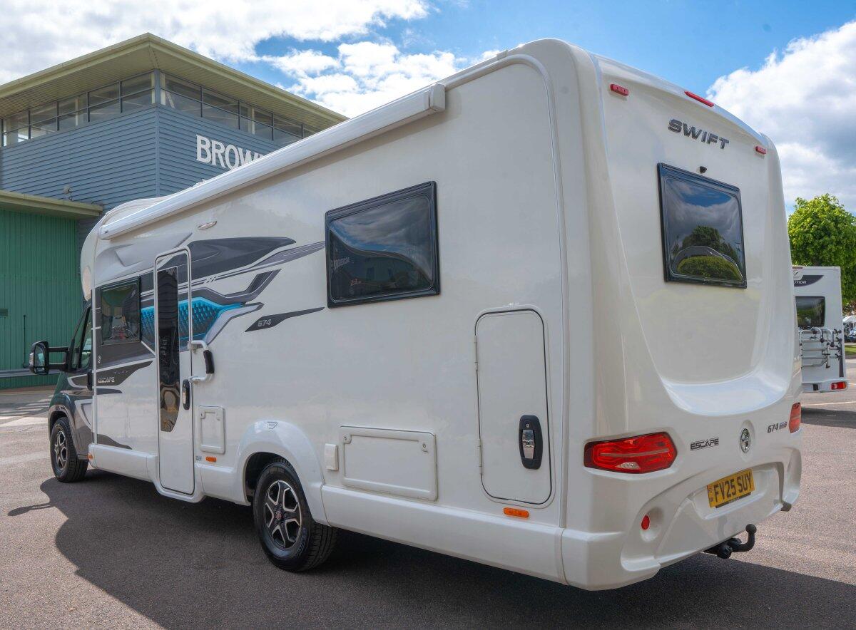 [6 berth ]Swift Escape 674