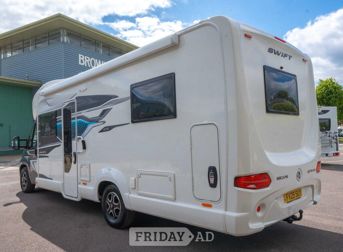 [6 berth ]Swift Escape 674