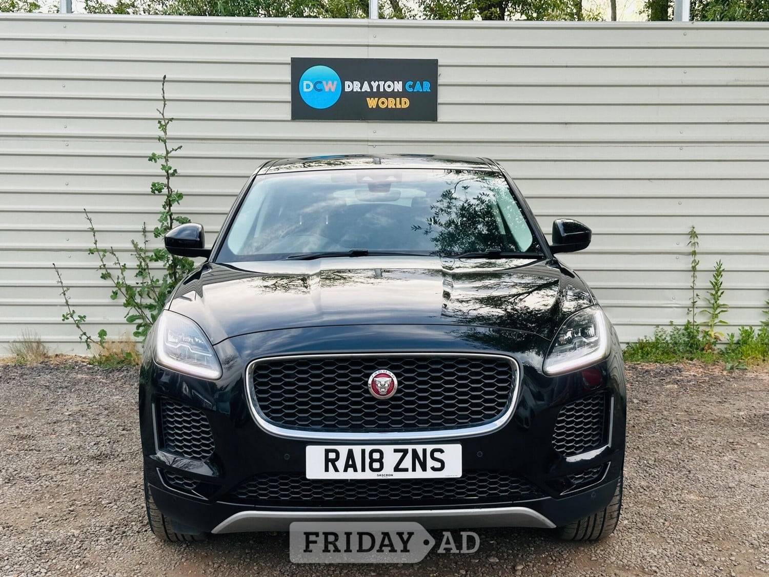 [ berth ]Jaguar E-Pace