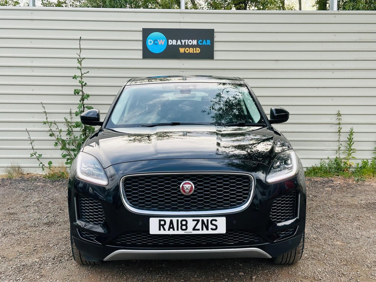 [ berth ]Jaguar E-Pace