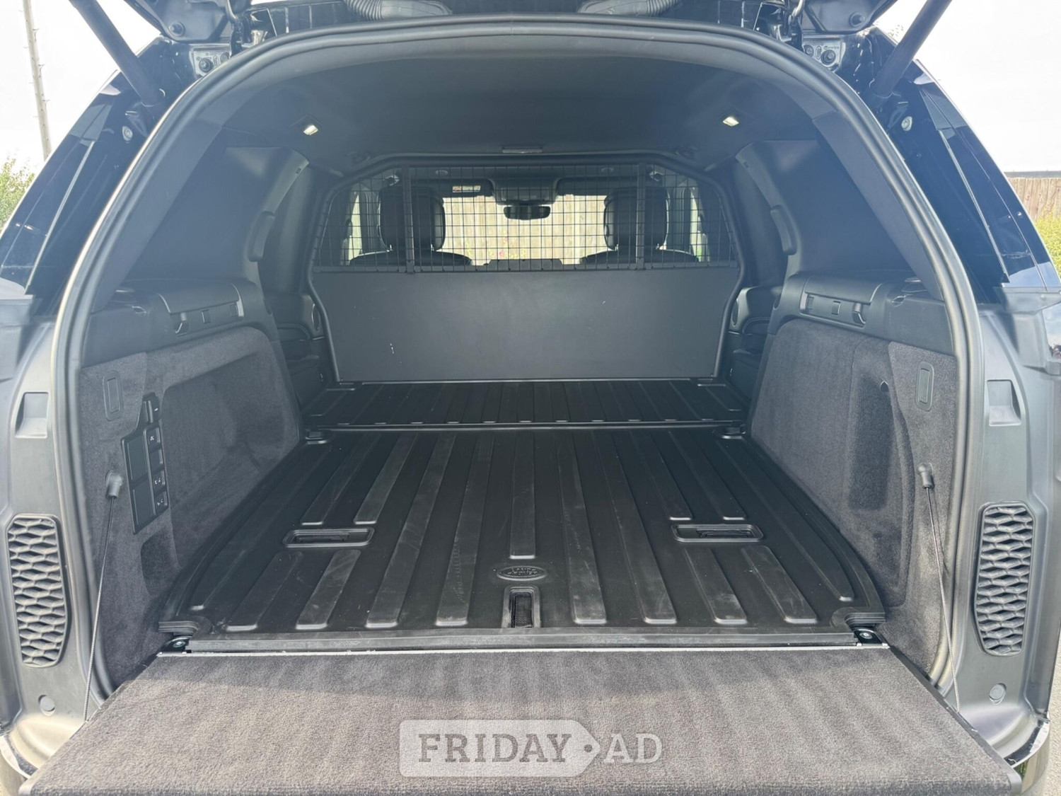 [ berth ]Land Rover Discovery