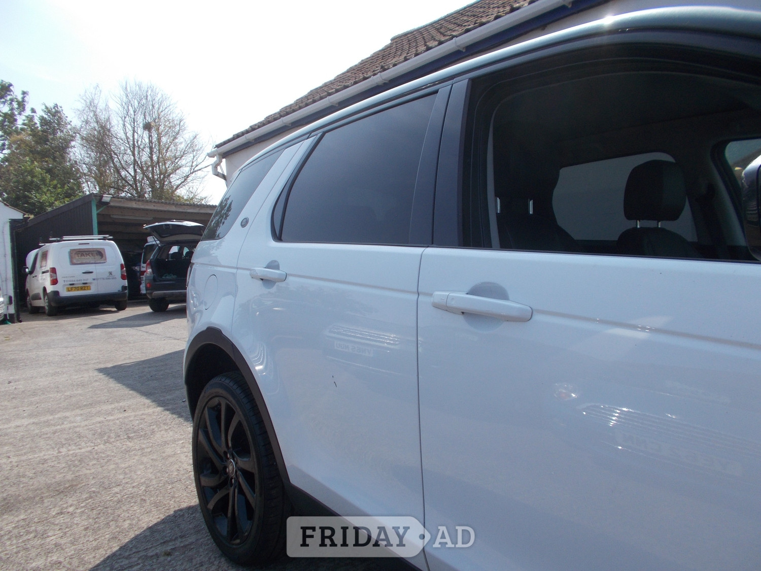 [ berth ]Land Rover Discovery Sport
