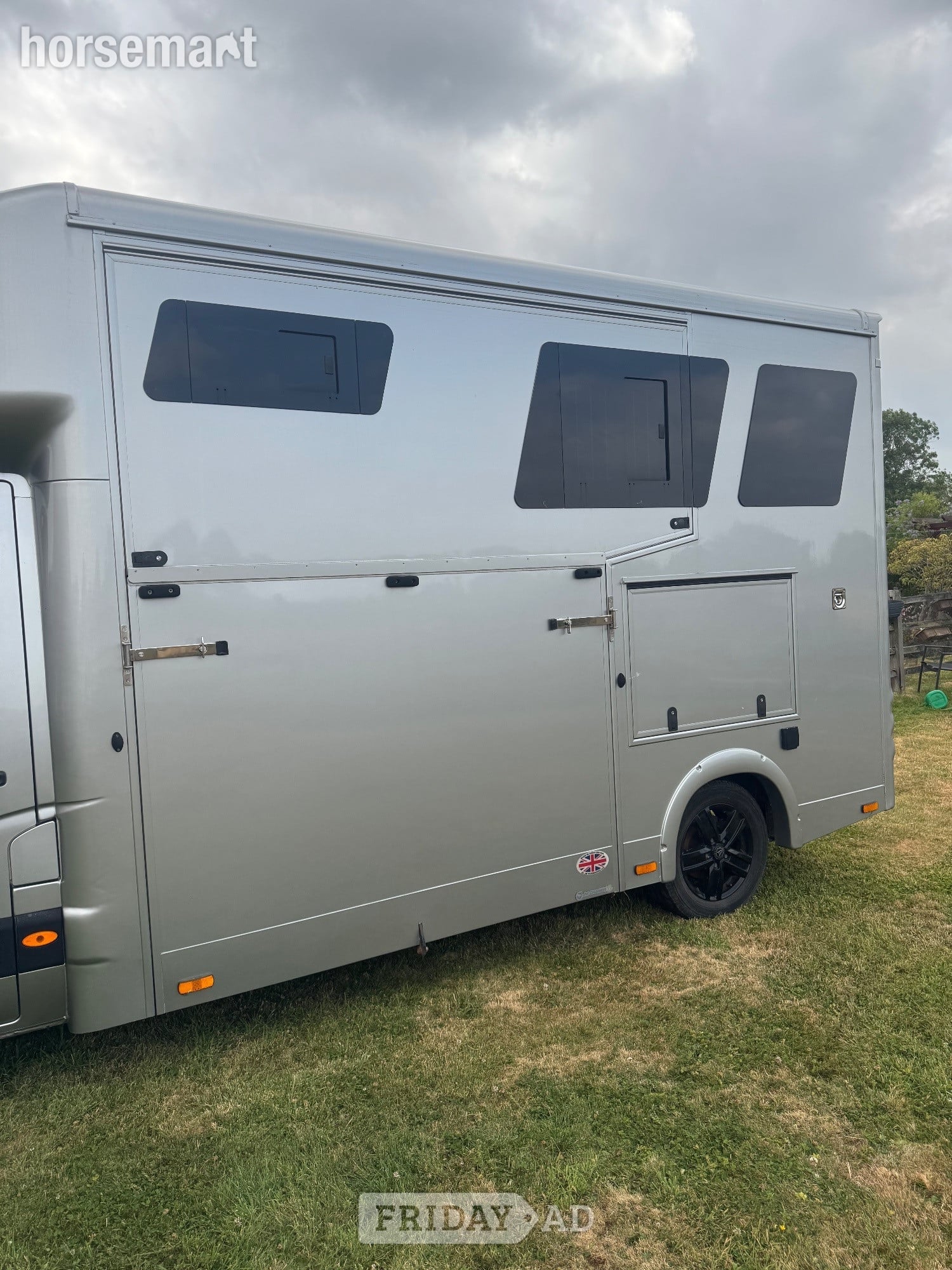 [ berth ]JM Horseboxes 