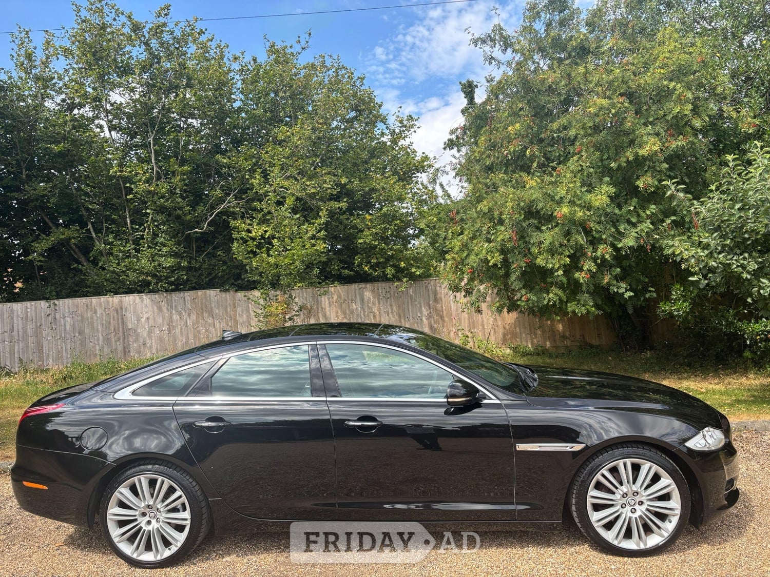 Jaguar XJ 2012 in High Wycombe