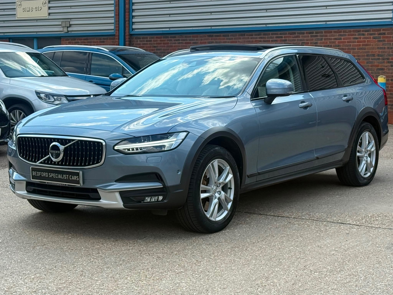 Volvo V90 2017 - Cars in Bedford
