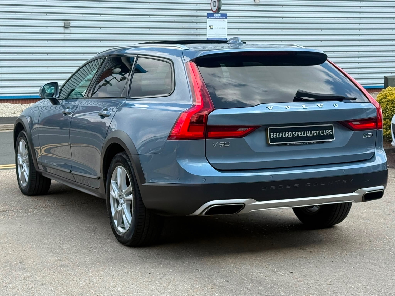 Volvo V90 2017 - Cars