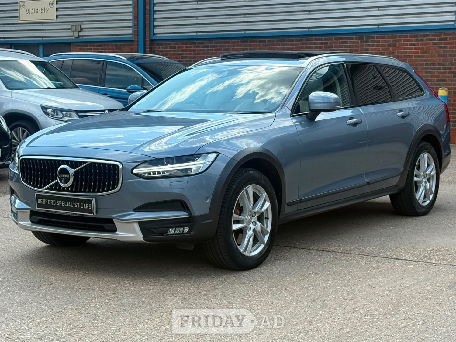 Volvo V90 2017 - Cars in Bedford