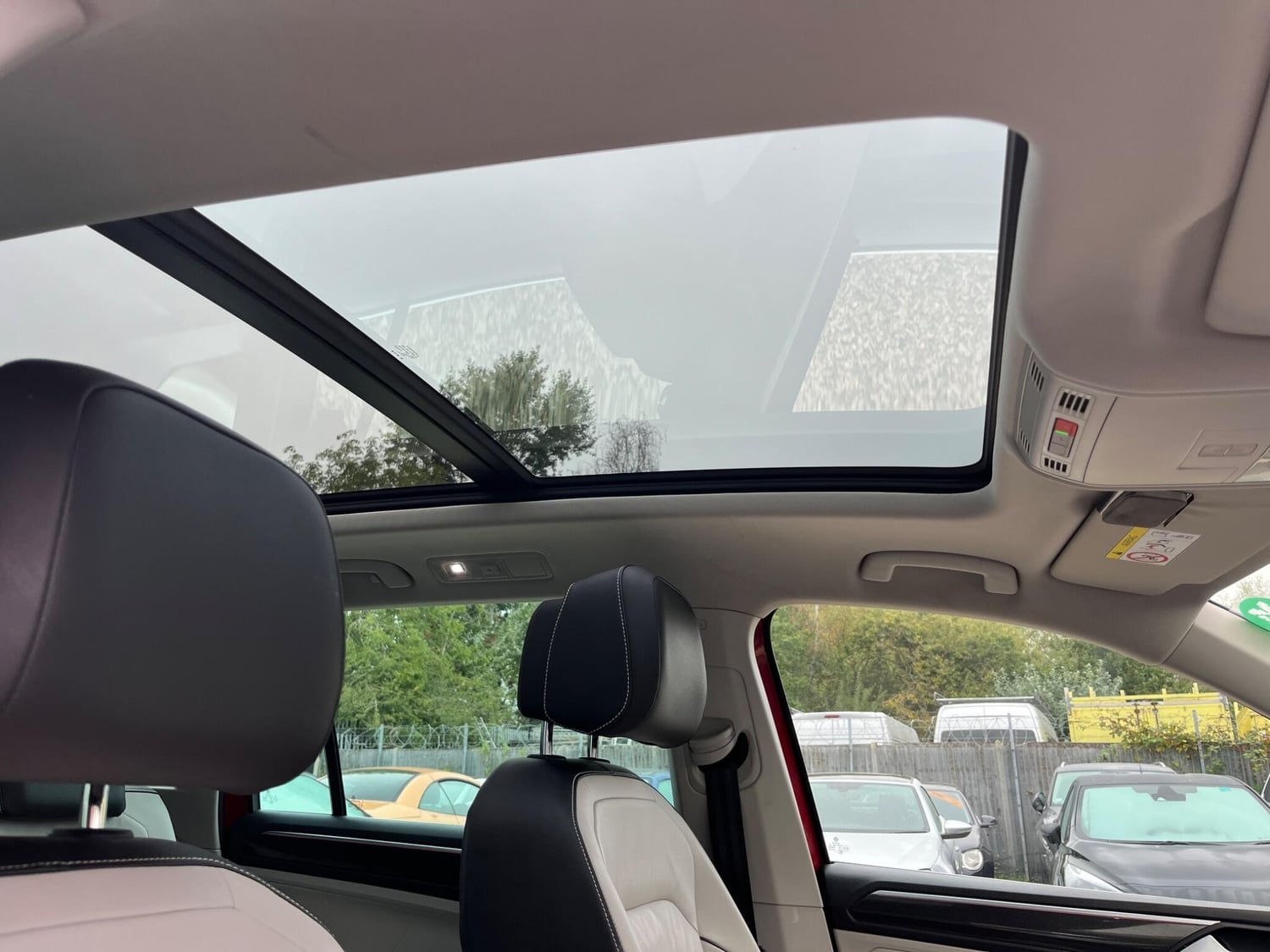 Volkswagen Tiguan 2021 - Cars