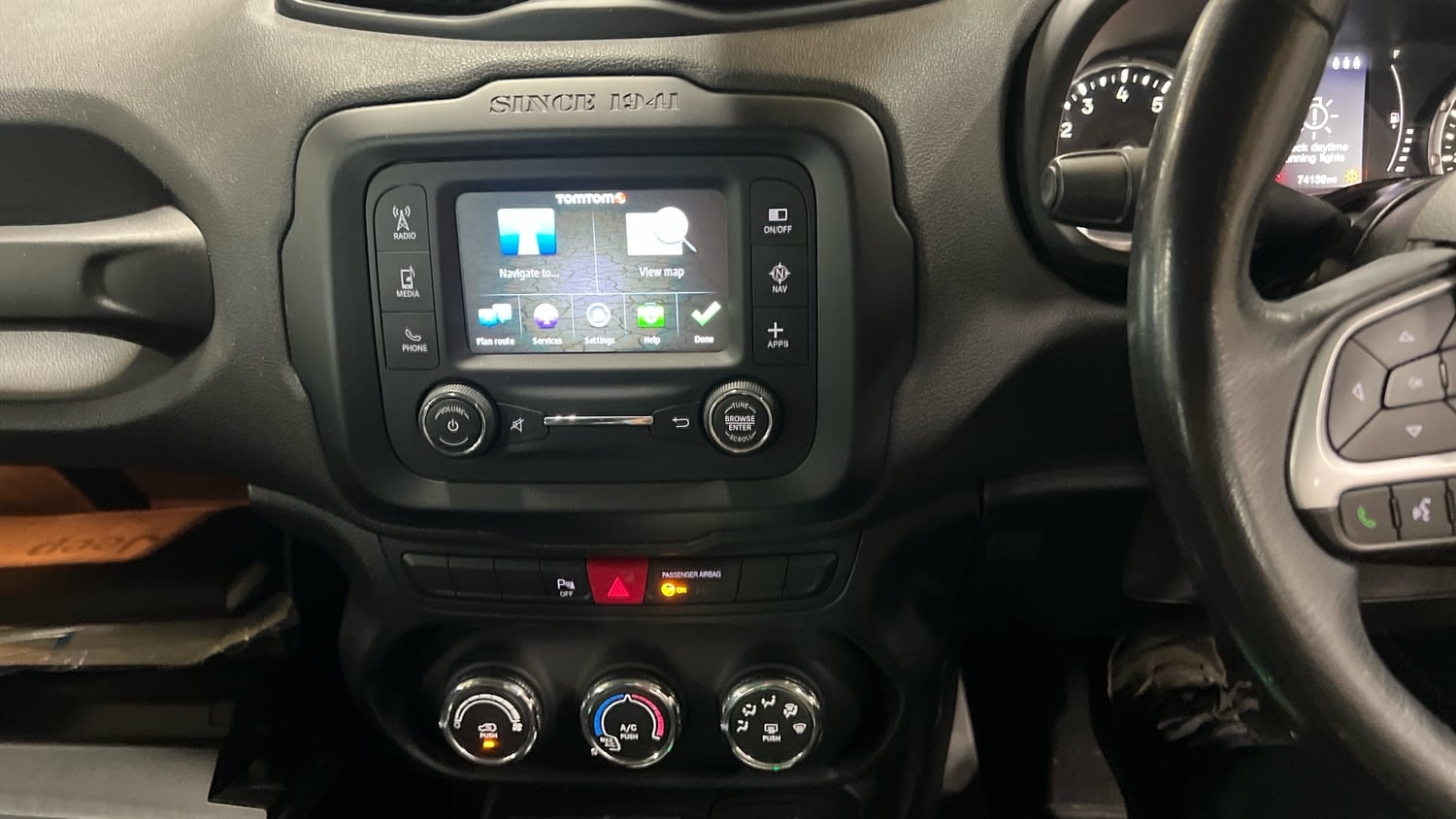 Jeep Renegade 2016 - Cars in Hillingdon