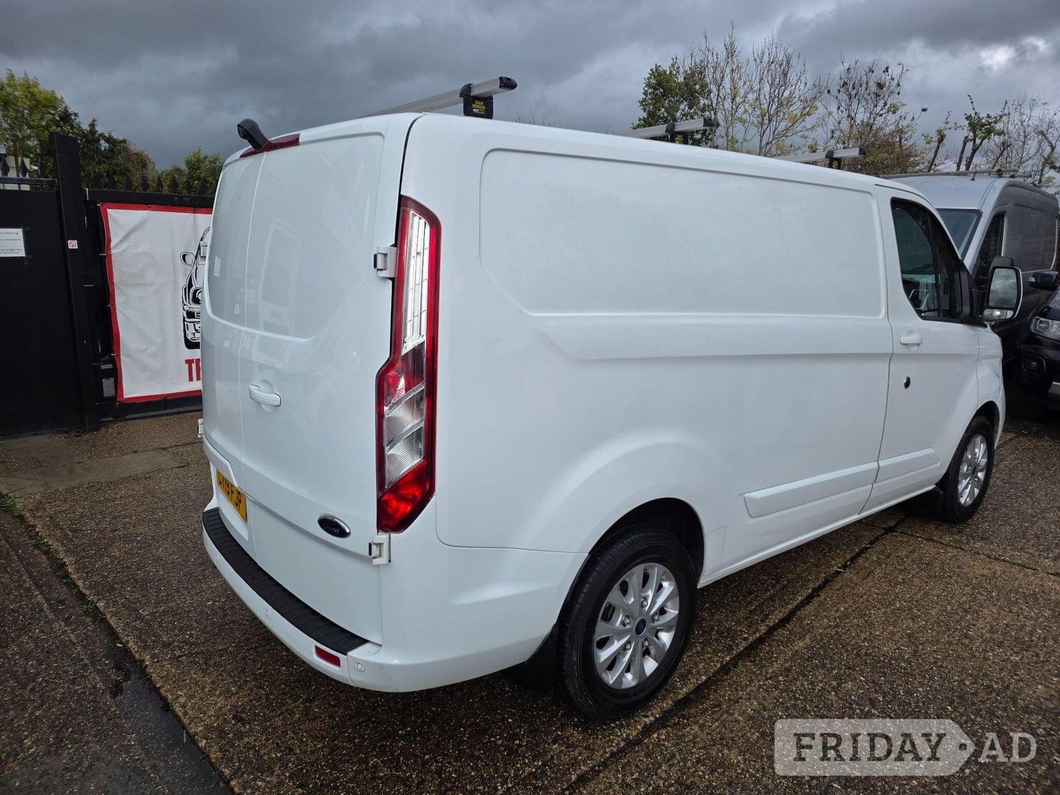 [ berth ]Ford Transit Custom