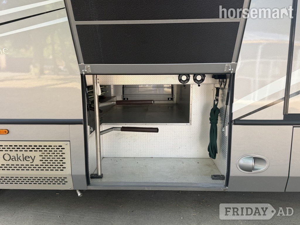 Oakley Supreme Iveco Horsebox - Trailers & Horseboxes in Holt