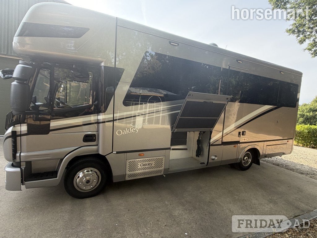 Oakley Supreme Iveco Horsebox - Trailers & Horseboxes
