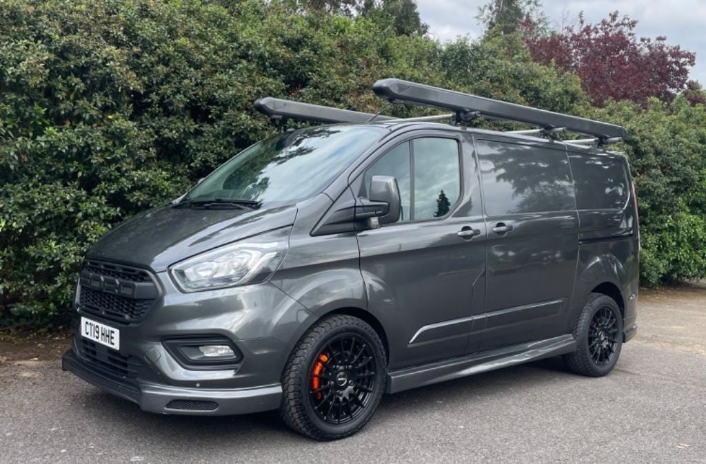 [ berth ]Ford Transit Custom