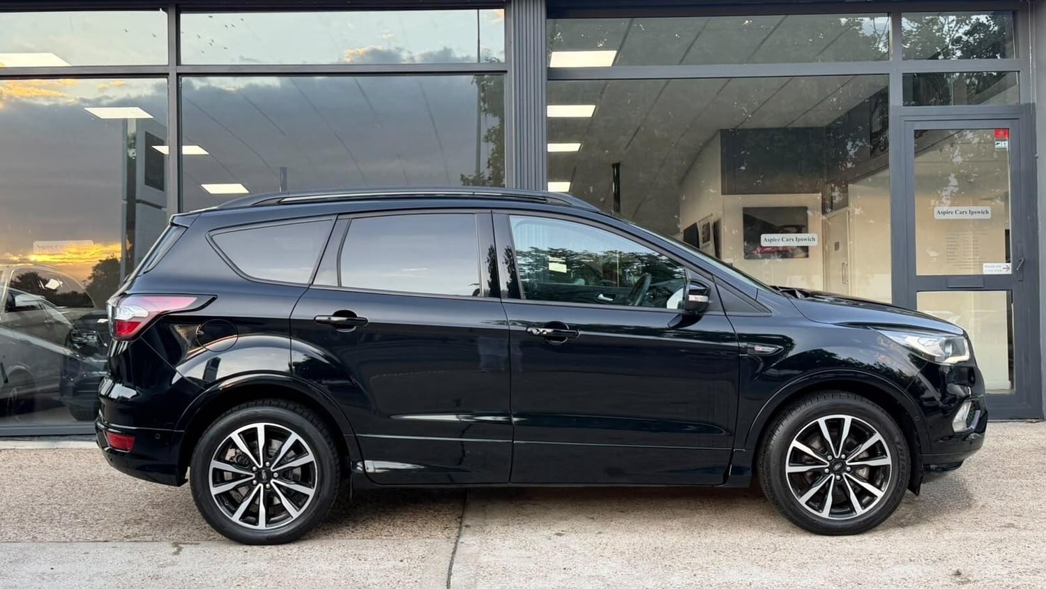 [ berth ]Ford Kuga