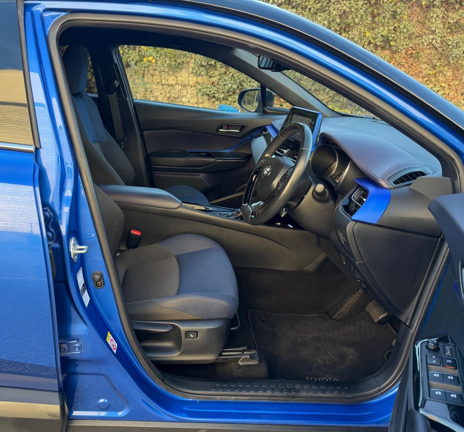 [ berth ]Toyota C-HR